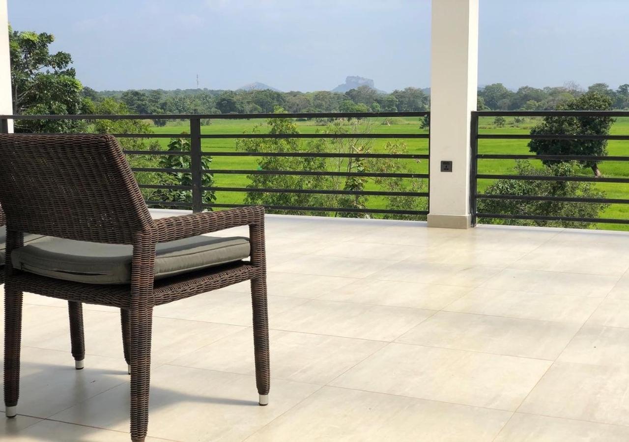 Atteriya Sigiriya Hotel Bagian luar foto