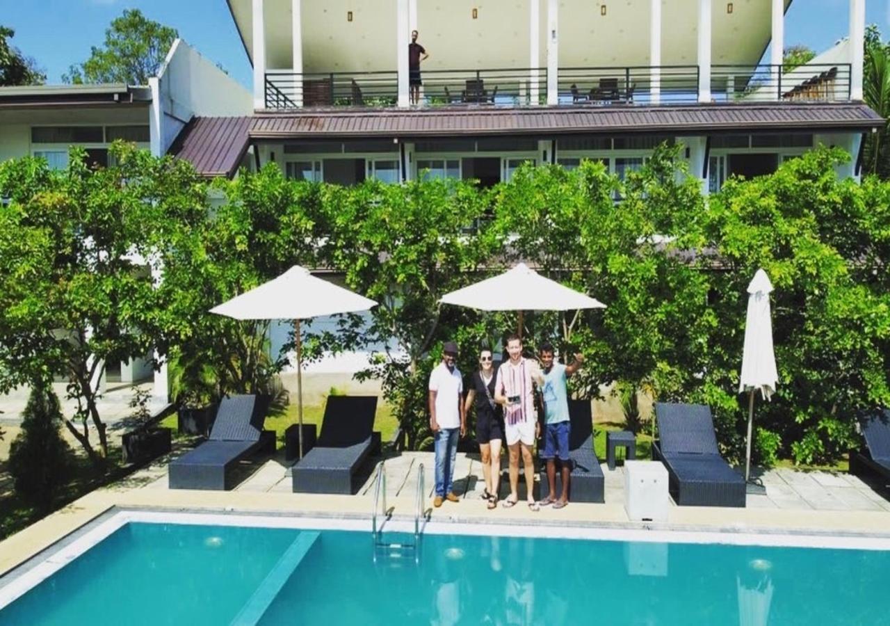 Atteriya Sigiriya Hotel Bagian luar foto